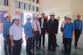 Đoàn đại biểu Tổng đồng minh chức nghiệp Triều Tiên thăm Dự án thiết chế Công đoàn tại Hà Nam. (Ảnh: Thanh Tuấn/TTXVN)