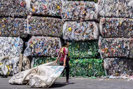 Rác thải nhựa tái chế tại Heredia, Costa Rica. (Ảnh: TTXVN phát)