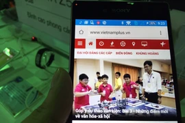 Chiếc Sony Xperia Z5 Premium với màn hình có mật độ điểm ảnh lên tới 806 ppi. (Ảnh: PV/Vietnam+)