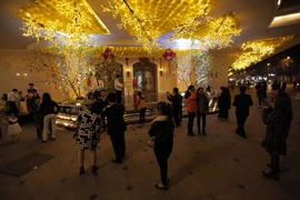 Người Hà Nội háo hức "ngóng" thời khắc đón năm mới Ất Mùi