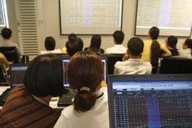 Tiếp tục mất điểm, chỉ số VN-Index tuột ngưỡng 570 điểm 