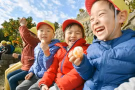 Các em nhỏ tại Hirono, tỉnh Fukushima, Nhật Bản. (Nguồn: Kyodo/TTXVN)