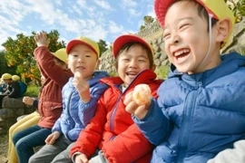 Các em nhỏ tại Hirono, tỉnh Fukushima, Nhật Bản. (Nguồn: Kyodo/TTXVN)