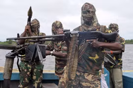 Một nhóm tay súng vũ trang ở Nigeria. (Nguồn: AFP)