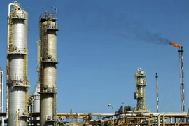 Một nhà máy lọc dầu ở al-Buraqah, phía bắc Libya. (Nguồn: AFP/TTXVN)