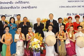 Gìn giữ, phát huy mối quan hệ hiếm có Việt-Lào mãi mãi vững bền