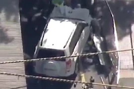Chiếc xe lao vào người đi bộ ở Melbourne, Australia ngày 21/12. (Nguồn: The Australian/TTXVN)