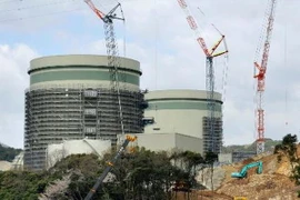 Lò phản ứng số 1 và số 2 tại nhà máy Takahama của công ty điện lực Kansai ở tỉnh Takahama. (Nguồn: Kyodo/TTXVN)