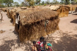 Người dân tại một trại tị nạn ở Aweil, Nam Sudan. (Nguồn: AFP/TTXVN)