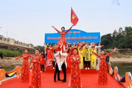 Một tiết mục trong chương trình giao lưu. (Ảnh: Trung Nguyên/TTXVN)