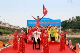 Một tiết mục trong chương trình giao lưu. (Ảnh: Trung Nguyên/TTXVN)