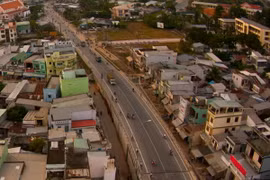 Quốc lộ 1A đoạn qua Phụng Hiệp (Hậu Giang). (Ảnh: Duy Khương/TTXVN)