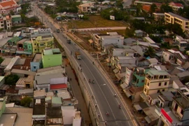 Quốc lộ 1A đoạn qua Phụng Hiệp (Hậu Giang). (Ảnh: Duy Khương/TTXVN)