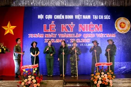 Liên khúc-hoạt cảnh tái hiện tấm gương anh hùng của Bộ đội Trường Sơn và Thanh niên xung phong. (Ảnh: Trần Quang Vinh/Vietnam+)