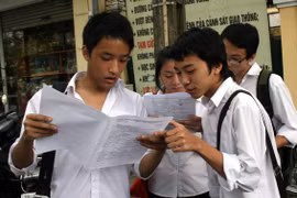 Thí sinh tham dự kỳ thi Trung học phổ thông quốc gia. (Ảnh: Minh Sơn/Vietnam+)