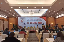 Ban tổ chức cung cấp thông tin tại buổi gặp gỡ báo chí. (Ảnh: Phạm Mai/Vietnam+)