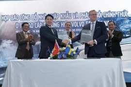 Quang cảnh buổi lễ ký kết. (Ảnh: Văn Xuyên/Vietnam+)