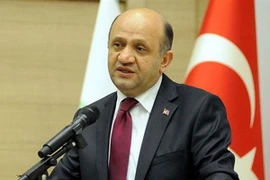 Bộ trưởng Quốc phòng Thổ Nhĩ Kỳ Fikri Isik. (Nguồn: AP)