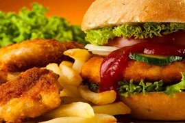 Bạn có thể ăn uống thoải mái mà không lo béo? (Nguồn: lifehack.org)