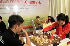 Trận đấu giữa kỳ thủ nữ số 1 Việt Nam Phạm Lê Thảo Nguyên và kỳ thủ Wang Hao (Trung Quốc). (Ảnh: Hoàng Hải/TTXVN)