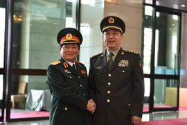 Bộ trưởng Bộ Quốc phòng Ngô Xuân Lịch và Bộ trưởng Quốc phòng Trung Quốc Thường Vạn Toàn. (Ảnh: Hải Yến/TTXVN)