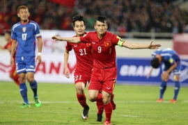 Niềm vui của tiền đạo Công Vinh sau khi ghi bàn thắng. (Ảnh: Quốc Khánh/TTXVN)