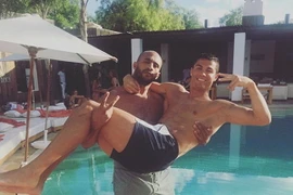 Hari đăng tải hình ảnh tình cảm với Ronaldo. (Nguồn: DM)