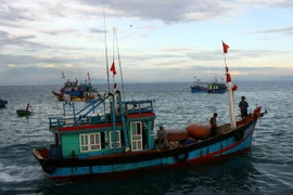 Ngành đánh bắt thủy sản hưởng lợi từ việc giảm giá dầu. (Ảnh: Huy Hùng/TTXVN)