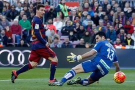 Lionel Messi lập hat-trick giúp Barcelona giành chiến thắng. (Nguồn: AP)