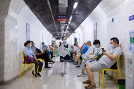 Nhiều thành phố của Trung Quốc mở hầm trú ẩn cho người dân tránh nóng