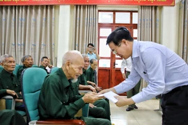 Đề xuất dành hơn 427 tỷ đồng tặng quà người có công với cách mạng