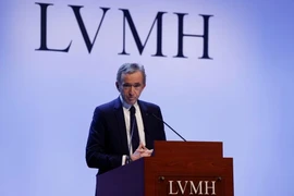 Ông chủ LVMH lần đầu tiên trở thành người giàu nhất thế giới