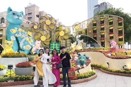 Đường hoa Nguyễn Huệ Tết Quý Mão rộn ràng đón khách du Xuân