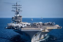 Tàu sân bay hạt nhân USS Ronald Reagan của Mỹ cập cảng Hàn Quốc