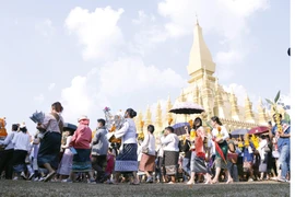 Chính phủ Lào tiếp tục tăng lương tối thiểu cho người lao động