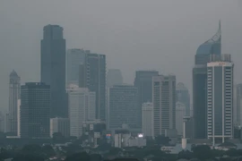 Các tòa nhà cao tầng tại thủ đô Jakarta, Indonesia, ngày 23/8/2023. (Ảnh: AFP/TTXVN)