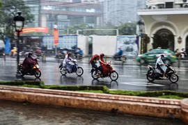 Thành phố Hồ Chí Minh đón cơn mưa “vàng” sau đợt nắng nóng gay gắt