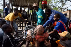 Vụ sập mỏ vàng ở Zimbabwe: Số người thiệt mạng tiếp tục tăng