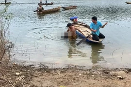 Bình Phước: Chèo xuồng qua lòng hồ thăm rẫy, hai cha con gặp nạn
