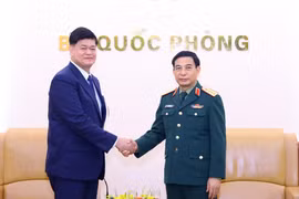 Bộ trưởng Bộ Quốc phòng Phan Văn Giang tiếp Thứ trưởng Bộ Quốc phòng Philippines Irineo Cruz Espino. (Ảnh: Văn Điệp/TTXVN)