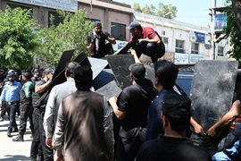 Pakistan bắt giữ gần 1.000 người biểu tình sau vụ bắt ông Imran Khan