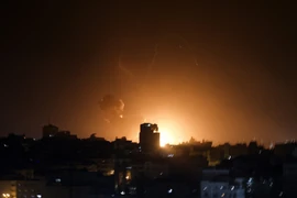 Israel không kích vào Gaza trả đũa vụ phóng đạn pháo của Hamas 