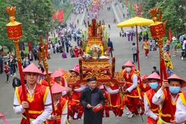 Hình ảnh Lễ rước kiệu của các xã vùng ven Đền Hùng trước ngày Giỗ Tổ