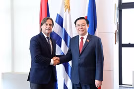 Chủ tịch Quốc hội Vương Đình Huệ hội kiến Tổng thống CH Đông Uruguay