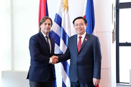 Chủ tịch Quốc hội Vương Đình Huệ hội kiến Tổng thống CH Đông Uruguay