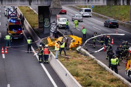 Hiện trường vụ rơi trực thăng ở Madrid, Tây Ban Nha. (Ảnh: Reuters)