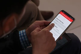 Khóa một chiều với SIM điện thoại không chuẩn hóa thông tin từ 1/4