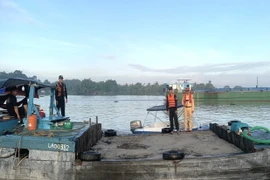 Bắt 7 tàu khai thác trái phép trên sông, thu giữ hơn 600m3 cát