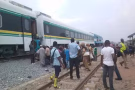 Nigeria: Nhóm tay súng tấn công nhà ga xe lửa, bắt cóc hàng chục người