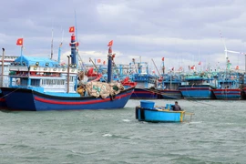 Vùng áp thấp di chuyển chậm, nhiều khu vực trên cả nước có mưa dông